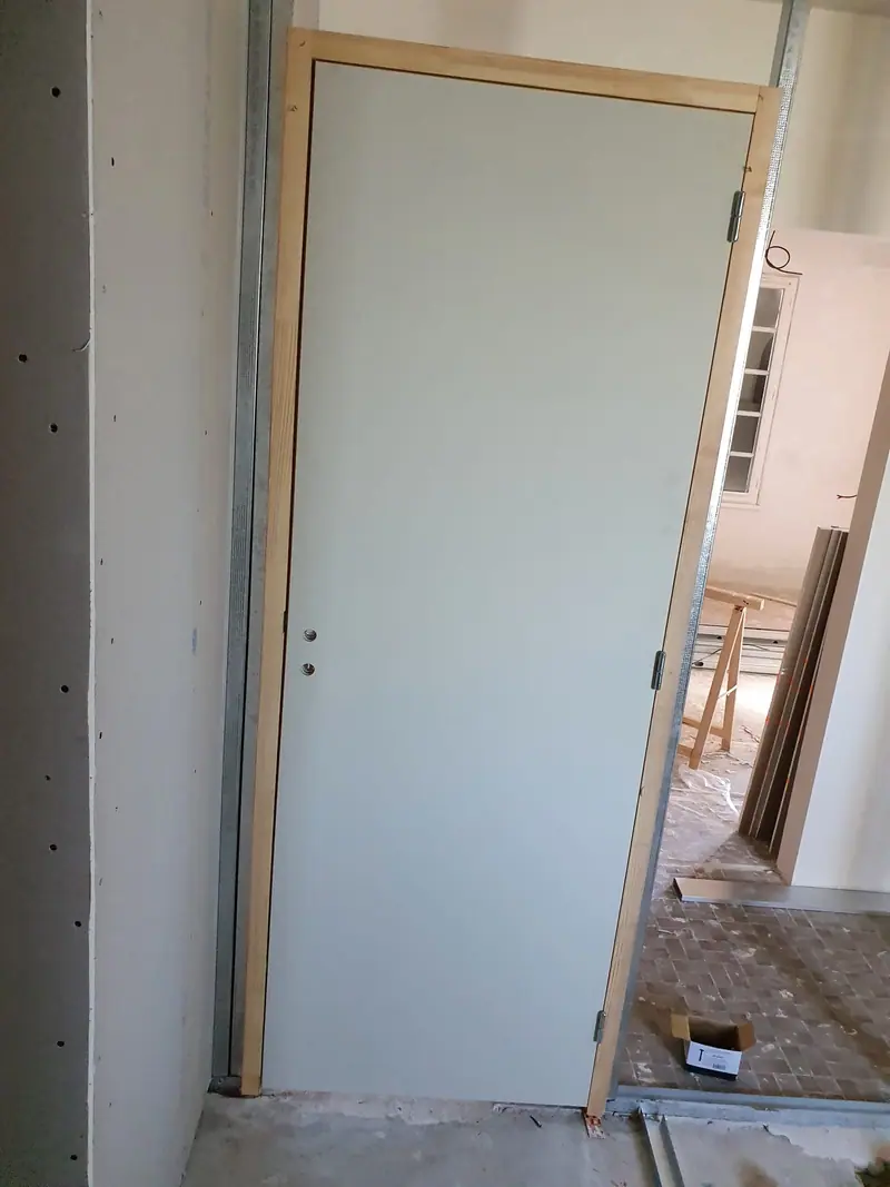 Bloc-porte posé dans une cloison neuve