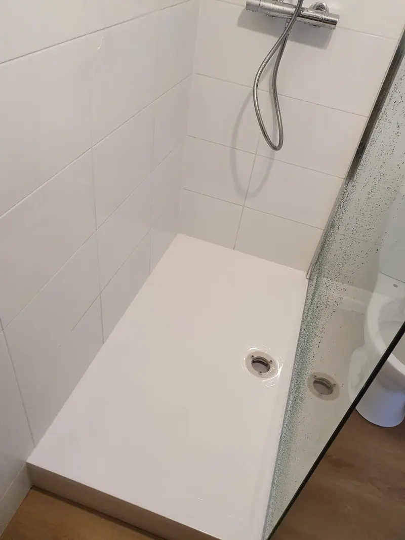 Receveur de douche extra-plat blanc avec paroi vitrée